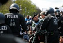 Бундестаг Германии ужесточил локдаун на фоне протестов