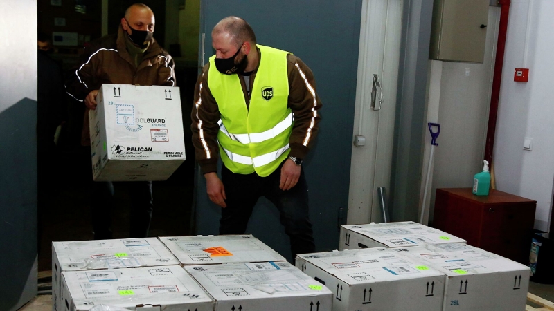 Создателей "Спутника V" удивило молчание СМИ о смертях от вакцины Pfizer