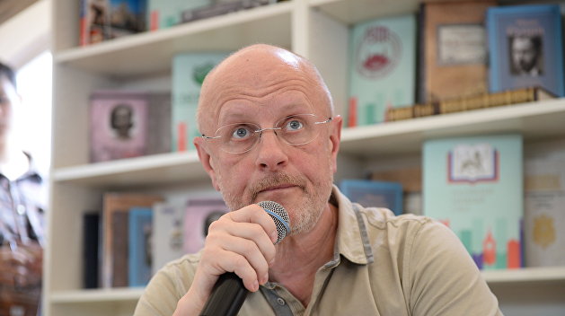 Есть три источника: Дмитрий &laquo;Гоблин&raquo; Пучков о том, как  именно украинская &laquo;элита&raquo; грабит страну